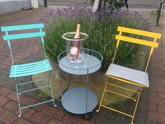 Fermob7 Bistrostuhl und Tisch mit Rollen
